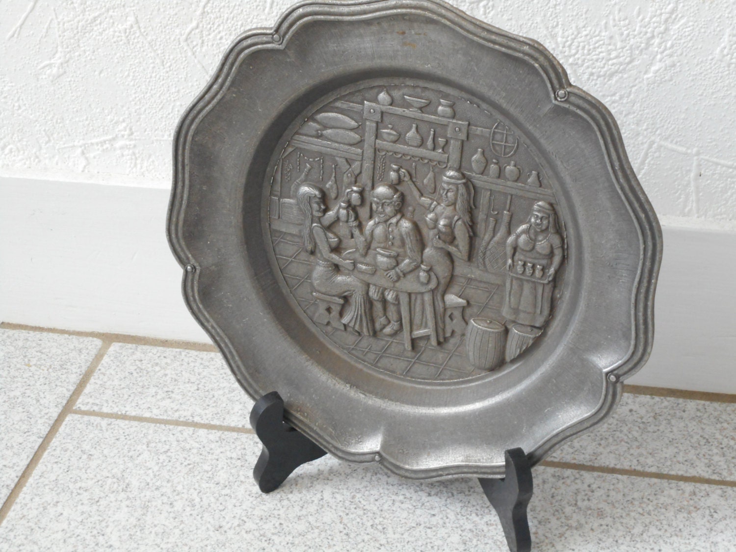 Plaque Décorative Vintage d'étain de Collection Espagnole avec La Scène Barre
