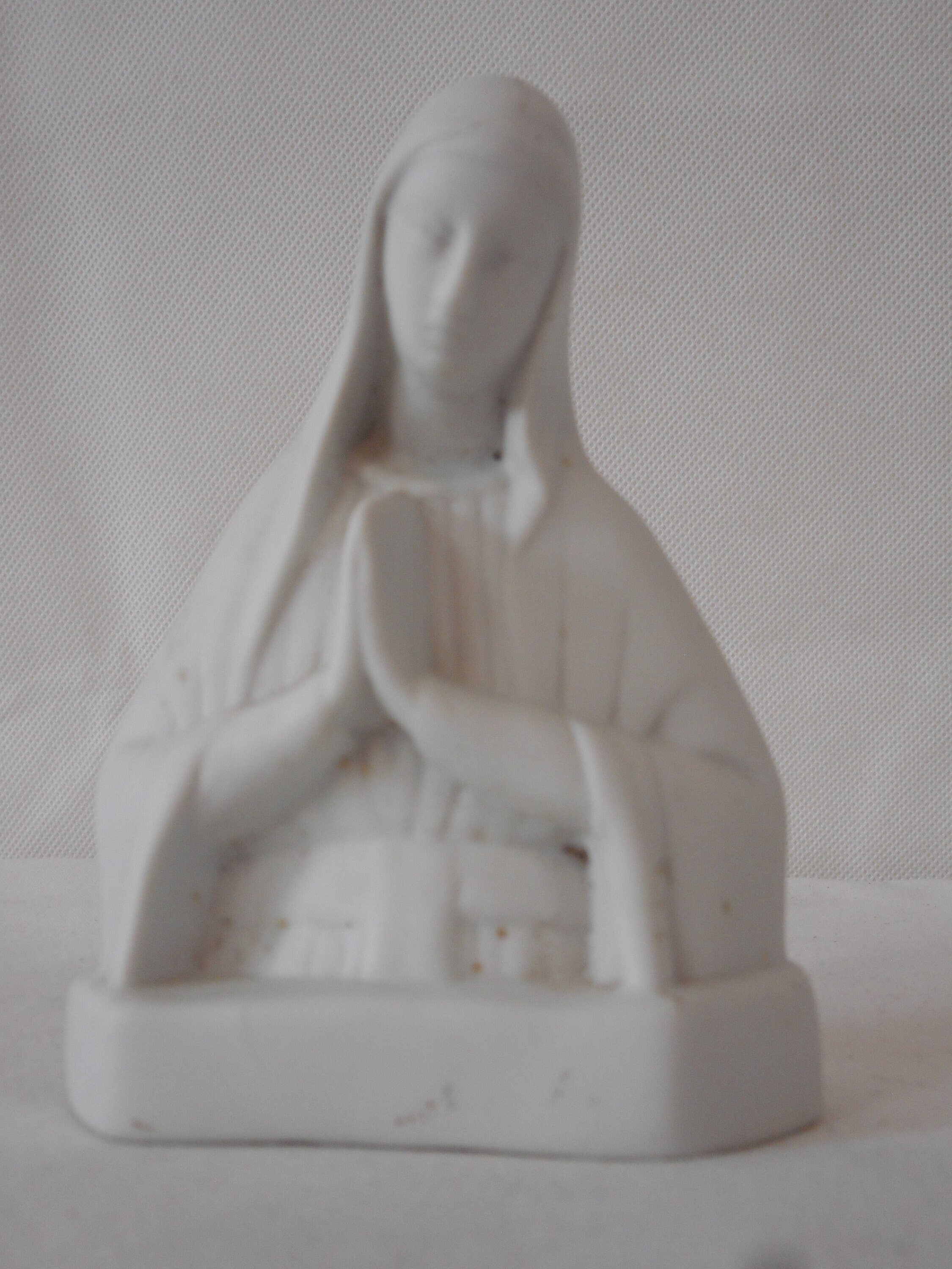 Vintage Français Petite Figurine Religieuse en Porcelaine/Ornement