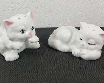 Pair Of Ceramic Table Salt & Pepper Pots Designed As Cats / Tableware