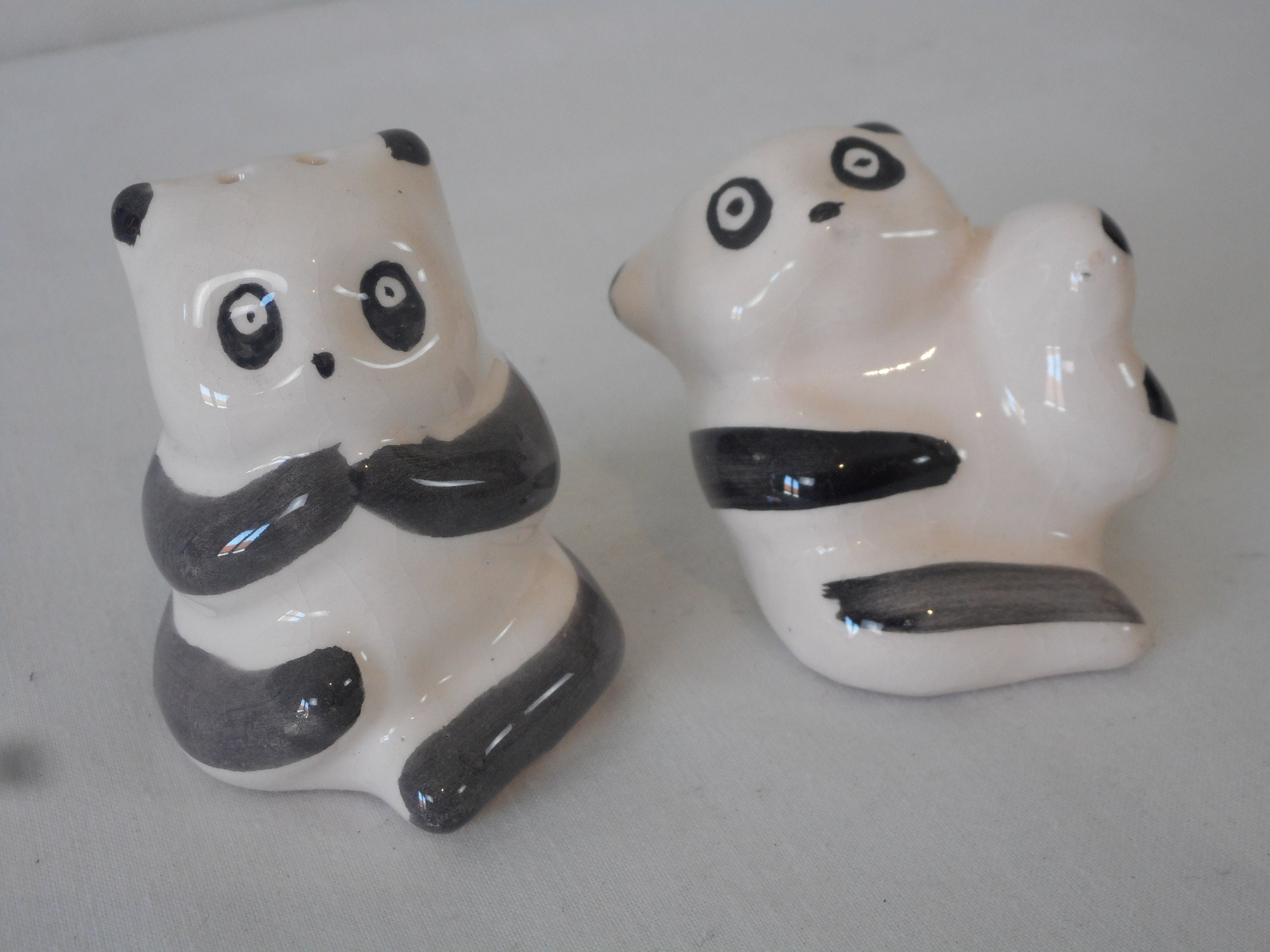 Paire de Pots Décoratifs Sel et Poivre en Porcelaine Vintage Français