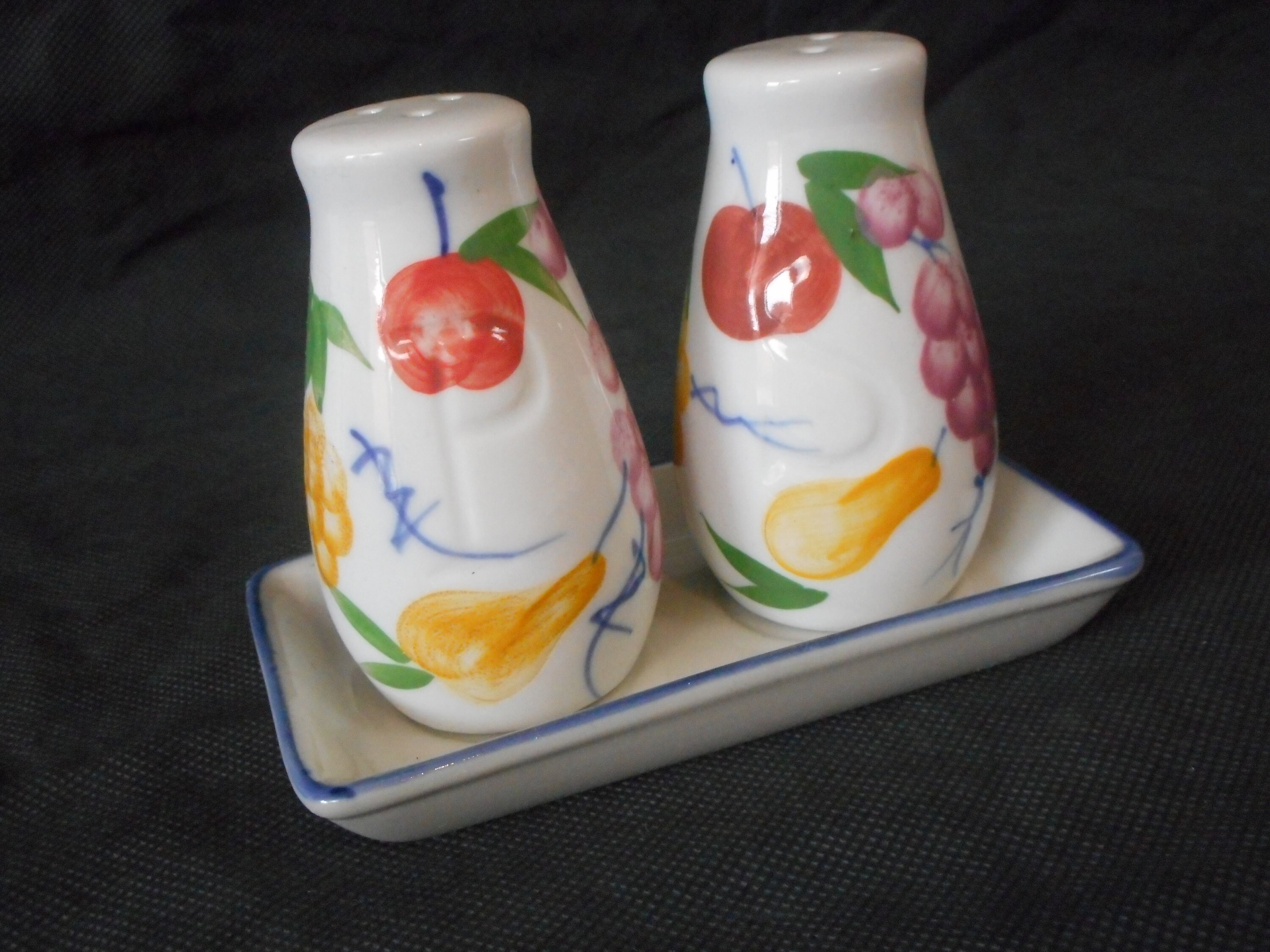 Paire de Pots Décoratifs Sel et Poivre en Porcelaine Vintage Français