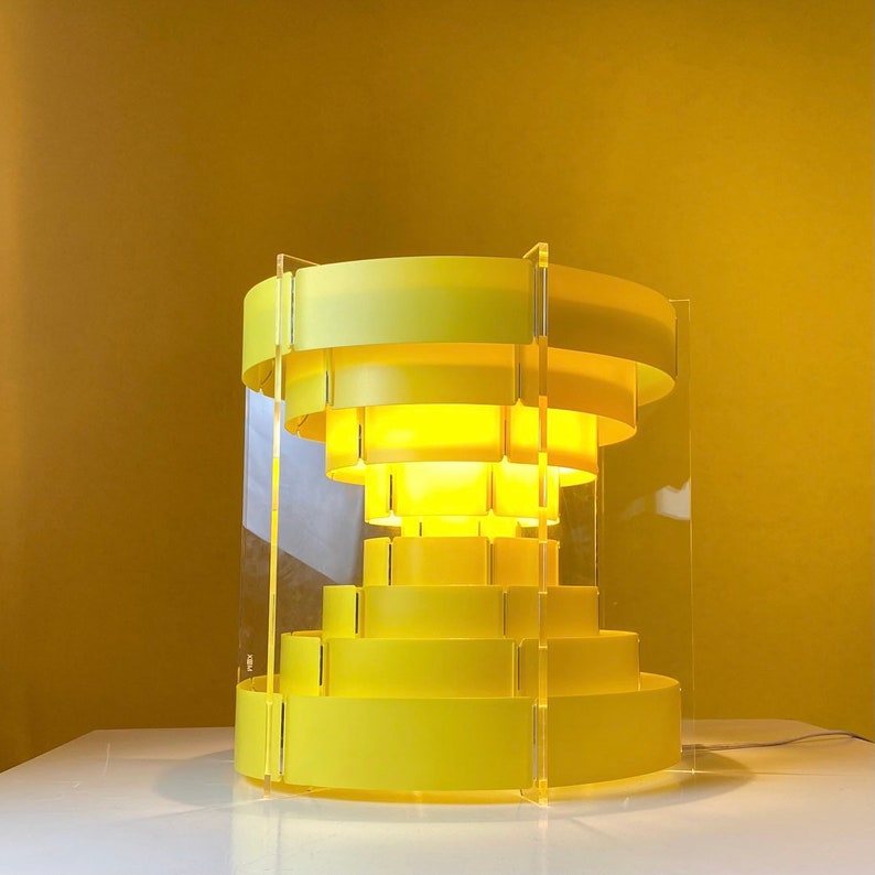 Space age yellow midcentury italian design table lamp, Italy 1970s. Lit.