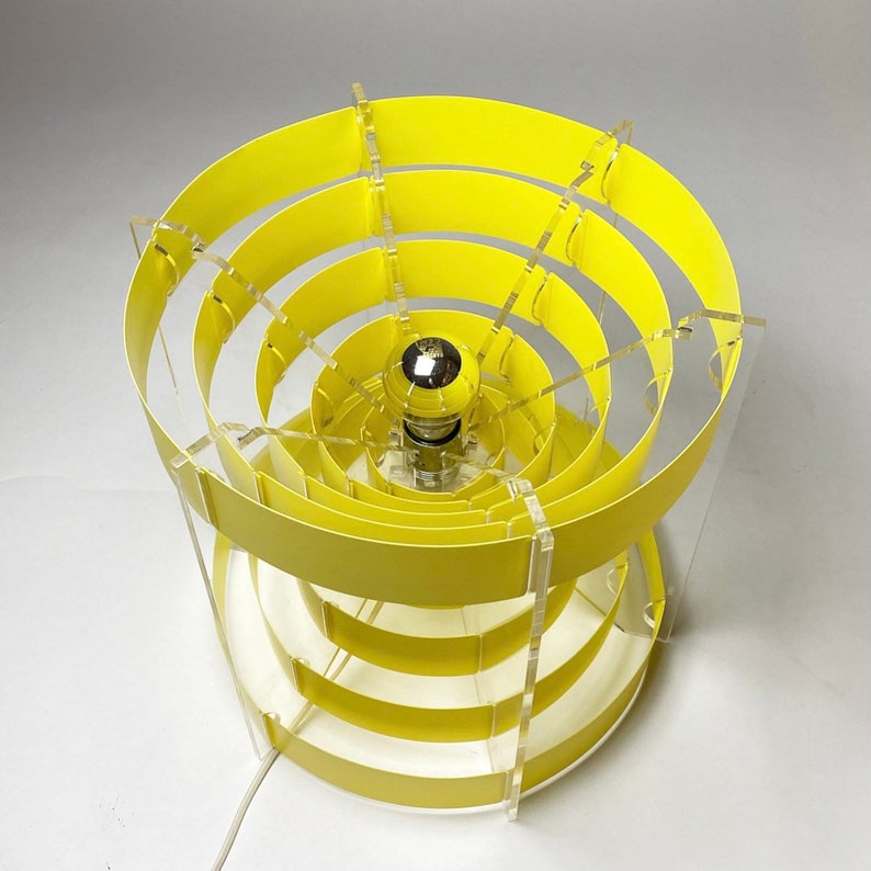 Space age yellow midcentury italian design table lamp, Italy 1970s. Top front.