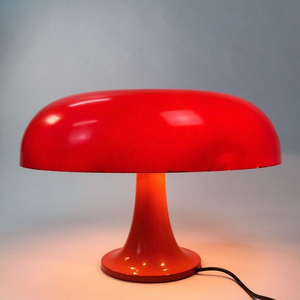 Original Nesso table lamp by Giancarlo Mattioli for Artemide 1960s.