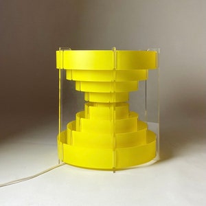 Yellow midcentury italian design table lamp, Italy 1970s.