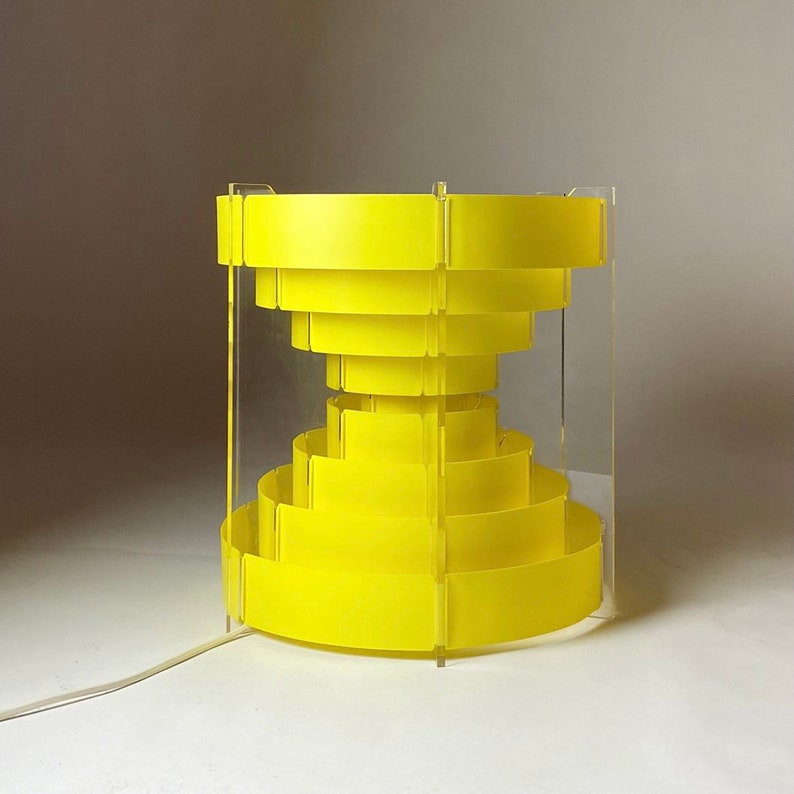 Yellow midcentury italian design table lamp, Italy 1970s.