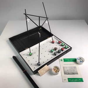 Boxen mit Vintage Spielzeug Made in Czechoslovakia 1978 – Space Age Geometrisches Modul Set