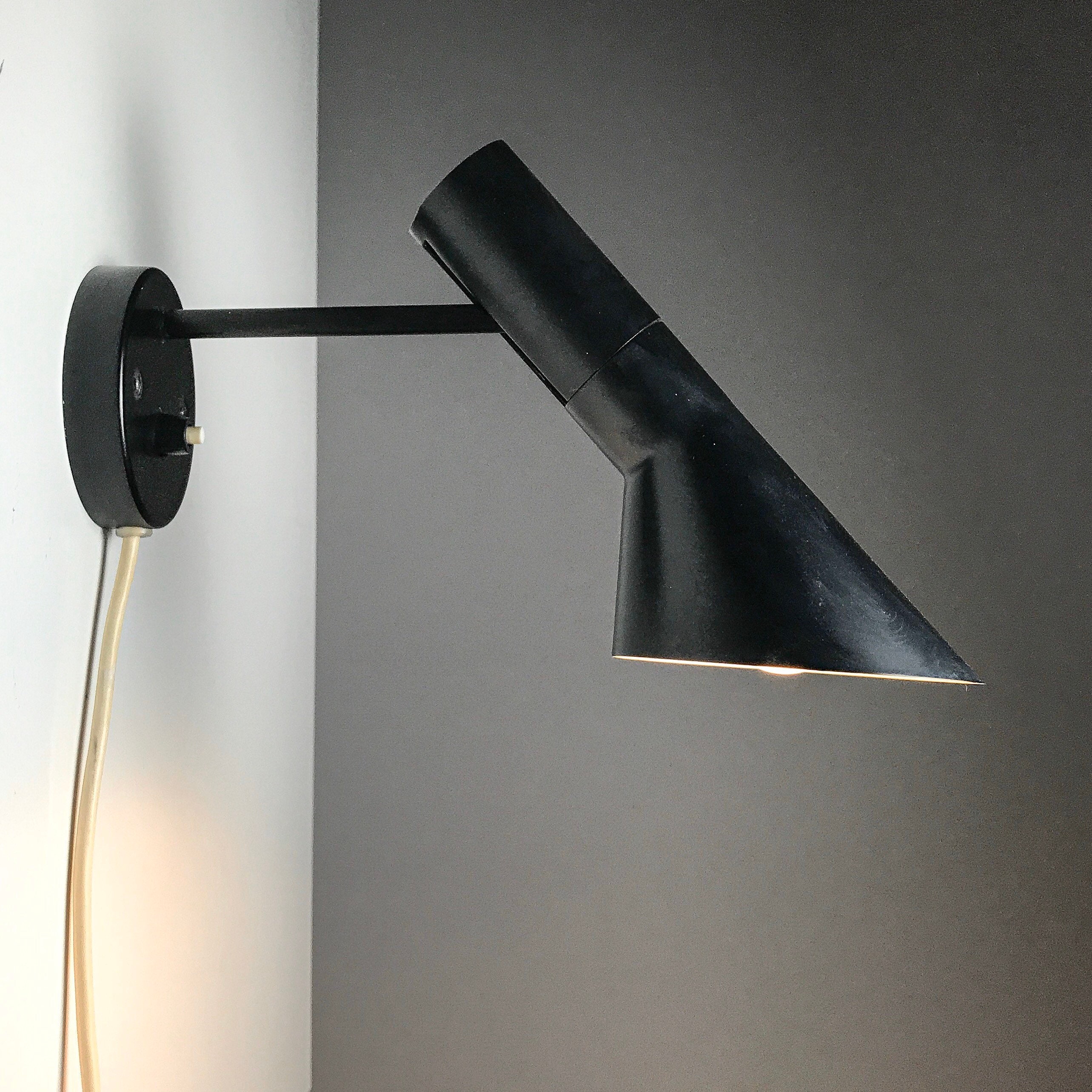 Arne Jacobsen Light All Black Version for Louis Poulsen -