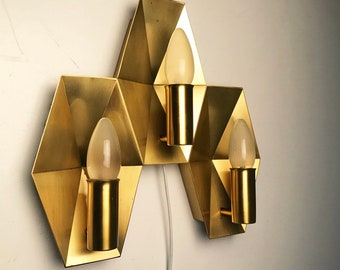 Handcrafted brass wall light by Rolf Graae for Fog & Morup, Denmark 1950s.