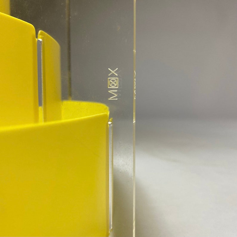 Space age yellow midcentury italian design table lamp, Italy 1970s. Close up label.