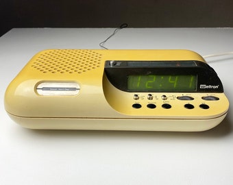 Radio Vintage with 2 Weltron 'Space Ball' 2004 speakers