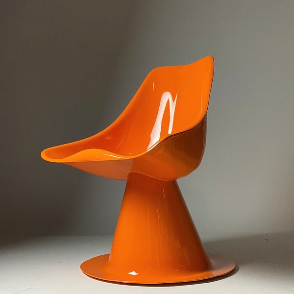 Super special and unique space age chair made in the 60s or 70s.