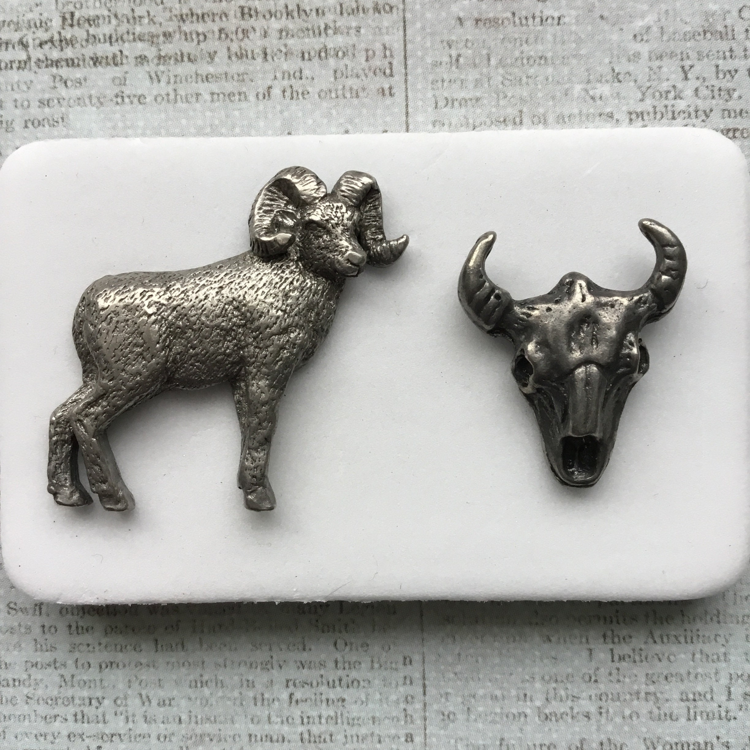 ピンズ　GG HARRIS FINE PWETER シャークピンズ3点セット Gg Harris Pewter - Etsy