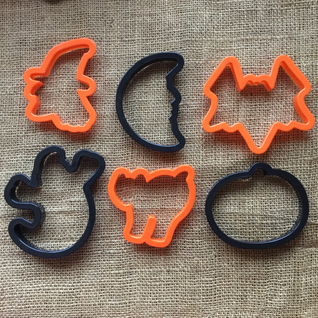 Six Wilton Halloween Cookie Cutters Witch Bat Moon Cat Pumpkin Ghost