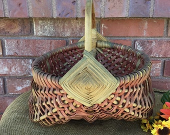 Vintage rustic buttocks woven basket | sIngle round bentwood handle |  farmhouse decor | red & natural color  Boho Bohemian  | egg basket