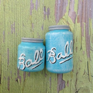 Dos frascos de albañil de bolas de madera pintados a mano en | Etsy