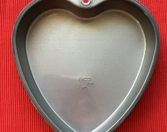 9” Ekco   heart shaped  cake pan | Valentine  baking | parties | cake decorating | wedding  | anniversary | engagement party  | love cakes |