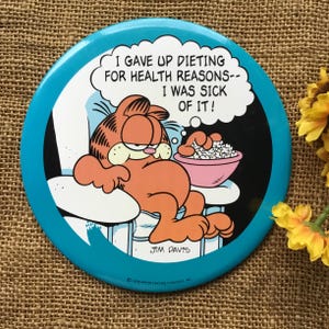 Large Vintage Garfield Pin | 1978 pin back Button | Dieting Humor (6”  Diameter)