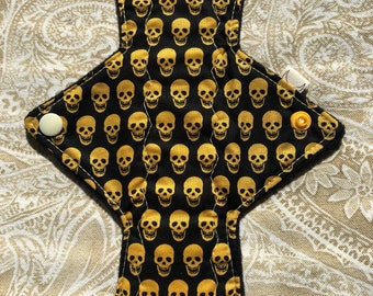 9.25 Inch - Regular Day Pad - Black and Yellow Skulls