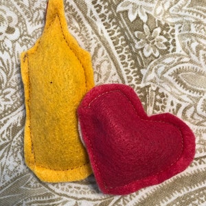 Organic Catnip Cat Toys - We go together like ketchup and mustard.