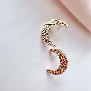 Moon Crescent Stud Earrings, Tiny Moon Earrings Gold, Small Moon Earrings, Moon Crescent Earring, Gold Crescent Earrings, Gold Moon Studs