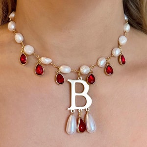 Collar de Ana Bolena, Collar de gota roja, Collar Tudor, Colgante de Ana Bolena, Collar de perlas renacentistas, Traje de Ana Bolena, Colgante B