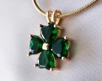 Collier Porte-Bonheur Trèfle Vert Émeraude | Pendentif Cristal Doré 41-45cm - Pretty Fad | Neuf Avec Pochette