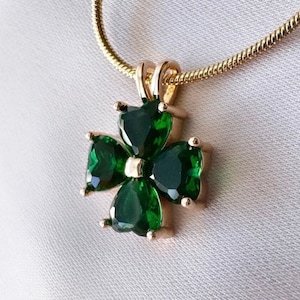 Emerald Clover Pendant Necklace, Four Leaf Clover Necklace, Shamrock Necklace, Lucky Charm Necklace, Everyday Necklace, Best Gifts For Her