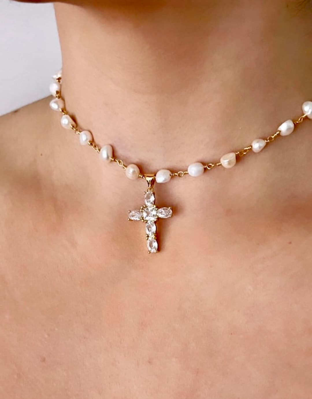 【BLACKPURPLE】HALFRIBO PEARL CROSS PENDANT NECKLACE BLACKPURPLE】HALFRIBO PEARL CROSS PENDANT NECKLACE Black