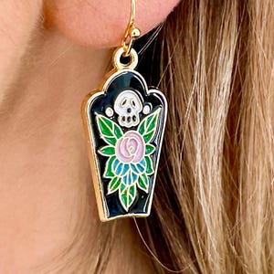 Tiny Skull Earrings, Cute Goth Earrings, Cute Skull Earrings, Floral Skull Earring, Pink Goth Earrings, Dainty Skull Earrings, Skull Dangle