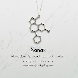 Collana con molecola di Xanax in argento, collana di chimica, molecola di alprazolam, molecola di biochimica, ciondolo di Xanax in biologia