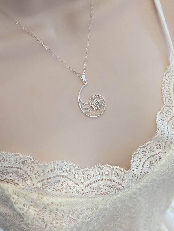 アクセサリー Nautilus silver and cord necklace Nautilus silver and cord necklace（Nautilus Fine Silver
