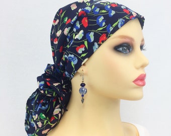 Voorgeknoopte chemo hoofddoek ~ vrouwen kanker hoofddeksel ~ chemo tulband ~ chemo cadeau ~ marineblauwe tulp crêpe ~ verstelbare schakelaar ~ draag lang of kort #345
