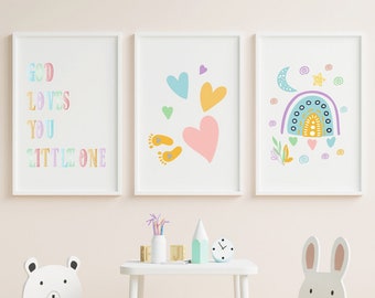 Kinderkamer wanddecoratie, set van 3 prints, digitale print Instant Download kunst aan de muur, kinderkamer print, pastel God houdt van je kleintje