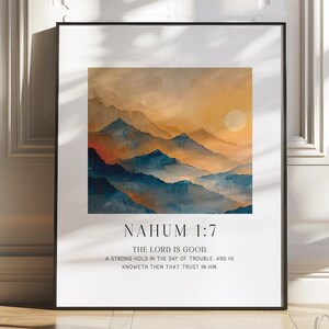 Arte mural con versículo bíblico de Nahum 1:7, pintura al óleo vintage de montaña, impresión digital de las Escrituras, decoración cristiana, arte mural de fe de galería, Dios es bueno