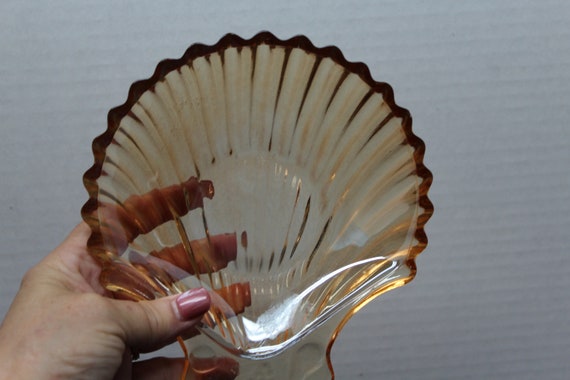 Iridescent glass Sea Shell Fan Shaped Dish Vintage Shell Shaped Candy ...