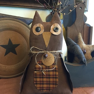 Primitive owl shelf sitter
