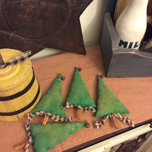 Set of four primitive Christmas tree bowl fillers(small)