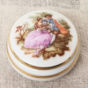 French Vintage Limoges Porcelain Fragonard Round Pill / Trinket Box (A539)