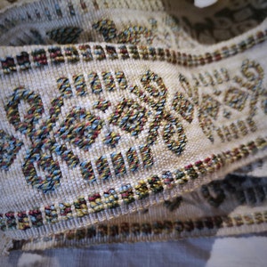 Garniture vintage en coton tissé écru/multicolore de 2 1/4 po. (A168)