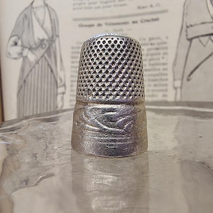 Franskt antikt sterlingsilver-sömnadsfingerborg (A614)