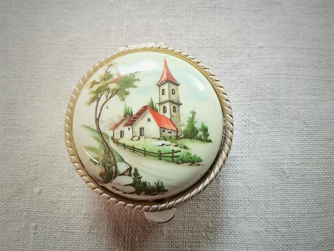 Vintage pill box house The Beaulieu Dairy House: Britain main image 3