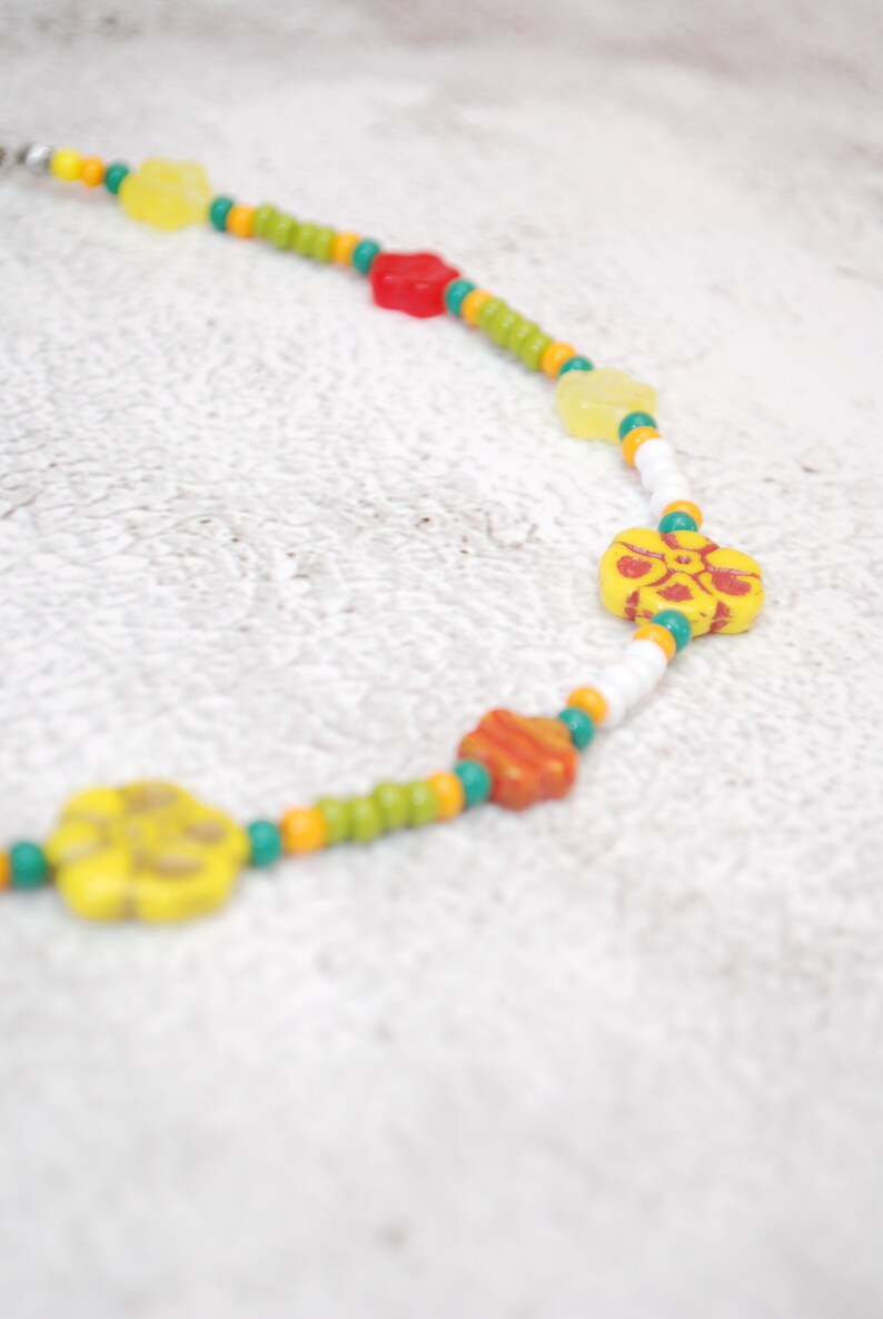 Bright colorful y2k choker, yellow green red flower necklace, trend beaded necklace, 39,5cm 15.5 chic style image 5