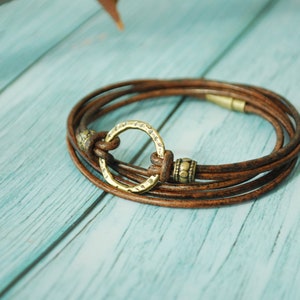 Boho-Chic Leather Bracelet with Bronze Ring and Magnetic Clasp Unisex Fashion Accessory for Comfortable Wear image 4