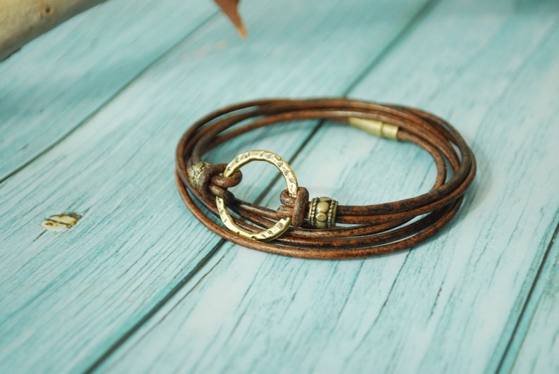 Boho-Chic Leather Bracelet with Bronze Ring and Magnetic Clasp Unisex Fashion Accessory for Comfortable Wear image 4