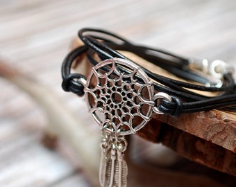 Final stock clearance - Until May 10th - 50% - Dream catcher leather bracelet, Native American and First Nations cultures.
