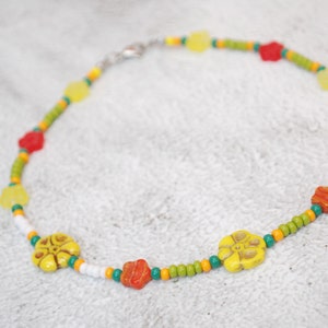 Bright colorful y2k choker, yellow green red flower necklace, trend beaded necklace, 39,5cm 15.5 chic style image 2