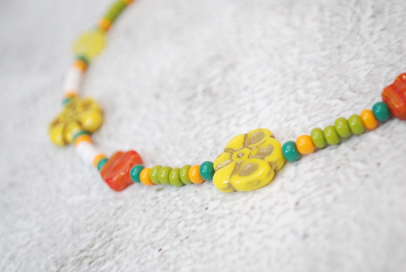 Bright colorful y2k choker, yellow green red flower necklace, trend beaded necklace, 39,5cm 15.5 chic style image 4