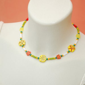 Bright colorful y2k choker, yellow green red flower necklace, trend beaded necklace, 39,5cm 15.5 chic style image 3
