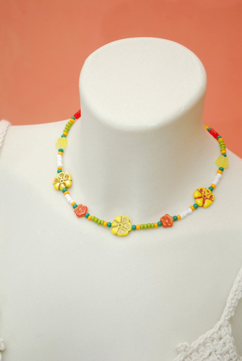 Bright colorful y2k choker, yellow green red flower necklace, trend beaded necklace, 39,5cm 15.5 chic style image 3